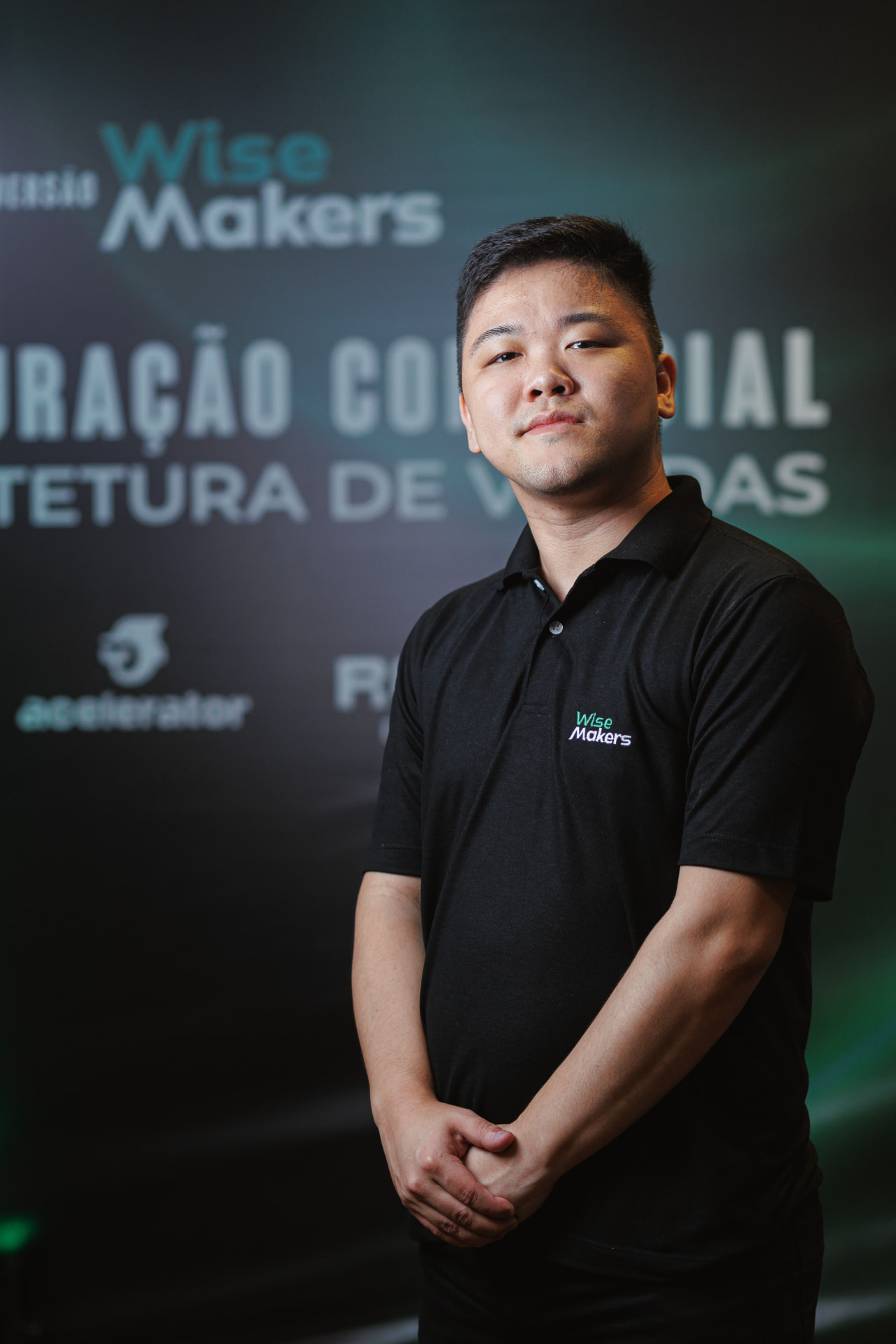 Igor Makoto, fundador da Wise Makers, no painel da imersão